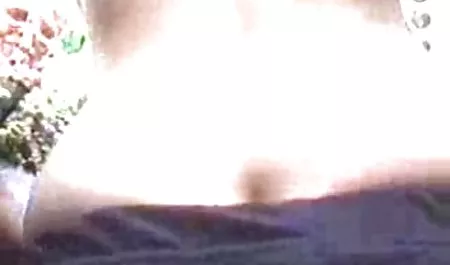 Dua babes dunia bokep seksi bermain-main dengan seorang pria