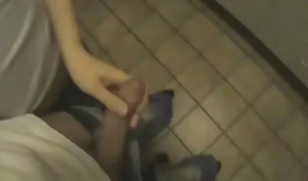 Sayang muda masturbasi vagina dan pantat dengan mainan di selingkuh porn depan webcam