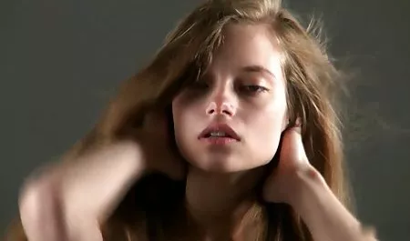 Brunette muda Megan Rain dan bokepthai Marley Brinx suka bercinta anal threesome