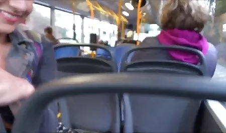 Pengendara motor yang tak pernah puas mendapat bokep barat 2018 kacau oleh dua laki-laki penuh gairah di anal