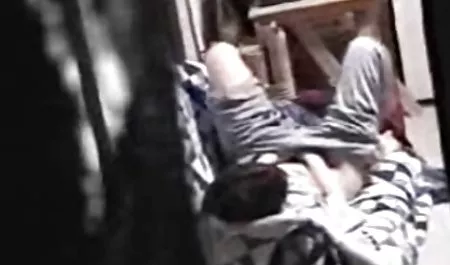 Brunette cantik Karmen Karma dengan payudara indah bokep tudung bercinta anal