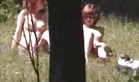 Jalang muda dengan vagina berbulu masturbasi bokep spa di sofa