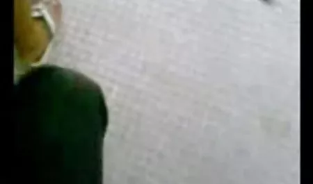 Brunette lembut Valentina akan kacau oleh seorang pria bokep sleeping seksi di kamar mandi oleh cahaya lilin