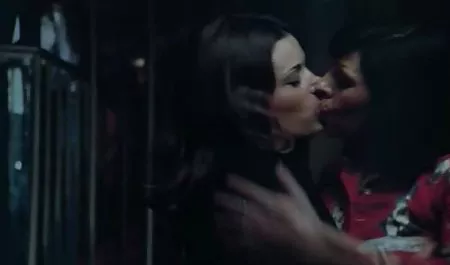 Ebony gemuk dengan penis besar meniduri pirang seksi di kumpulan situs bokep anal ketat