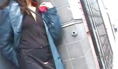 Biseksual panas video seks dewasa muda memiliki threesome yang hebat