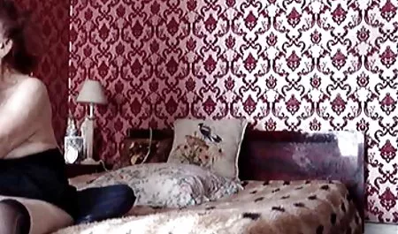 Pelacur cantik mendorong dua penis dan naik bokep klasik seperti boneka luka