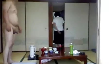 Ayah tiri dbokep dewasa yang cantik menyebarkan anak tiri mudanya ke seks anal