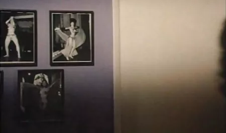 Sementara pria itu pergi makan, ibunya datang bokep grepe ke kamar dan bercinta dengan seorang teman