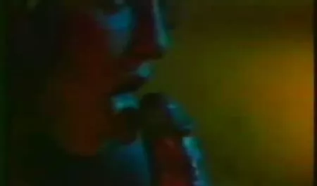 Pelacur itu crustacea, membungkuk di bokep kakak belakang, sementara pria menjilati pantatnya