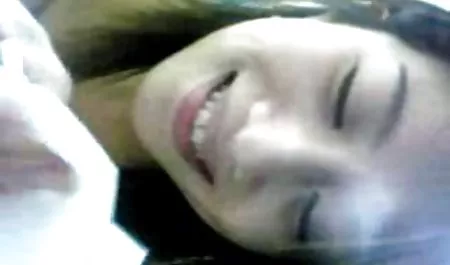 Ibu Busty memungkinkan pelacur muda ini menjilat vaginanya. Pelacur berpengalaman berusaha sangat keras sehingga tak lama seorang wanita berdada menuangkan seluruh tempat tidurnya dengan jusnya bokep japanese meaning