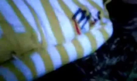 Cowok botak bokep tante selingkuh meniduri seorang siswa muda