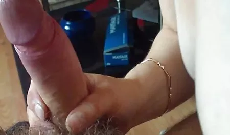 Klub malam membuka pintunya bagi pecinta pesta liar. Bagi wanita, ada hiburan untuk setiap selera, minuman keras, musik, dan segudang anggota yang film bokep tarzan siap untuk meniduri mereka