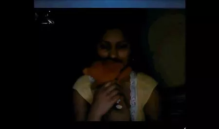 Muda video bokep mahasiswi busty dewasa busty Julia dengan payudara keren dibersihkan