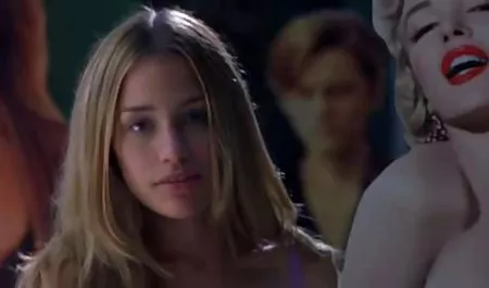 Seorang pria yang baik disajikan dengan seorang gadis Asia yang cantik dan dia menidurinya di bokep berdarah anal