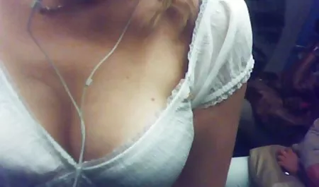 Dua cabai bokep janda montok panas saling pukul