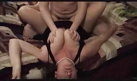 Pacar perempuan mengisap ayam di toilet umum bokep janda muda