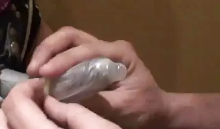 Pelacur Busty meniduri lantai dengan matahari the bokep