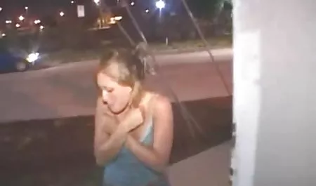 Lenka belajar bokep bus mengisap penis