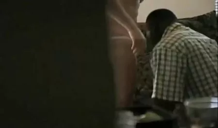 Brunette seksi yang indah menelan dan mengisap ayam hitam pria kulit bokep smp hitam