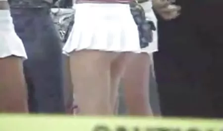 Tampan membuat cunnilingus menjadi gadis seksi dan dengan lembut bokep cilik menidurinya