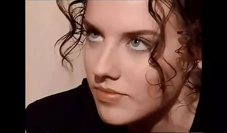 Muda, kecantikan berambut merah diolesi dengan bokep montok krim dan bercinta anal