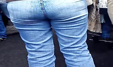 Pelacur the bokep dengan payudara kecil terampil menghisap kontol