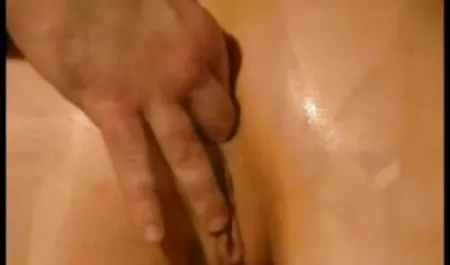 Lesbian bokep colmek lucu suka bermain-main dengan mainan mereka