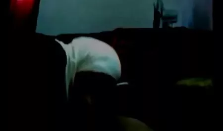 Pria itu memasak sarapan bokep xhamster untuk kecantikan seksi Rusia-nya dari krim