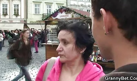 Aktor xnxx sedarah porno seksi telah memiliki threesome besar di kamar mandi.