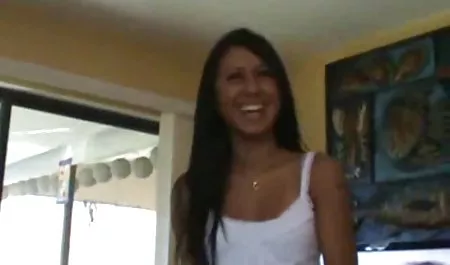 Cewek bokep sex barat cantik memberikan blowjob setelah mandi