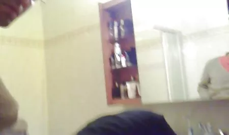 Pembantu pirang menyebalkan kontol gemuk dan mencari-cari di anal bokep video sex ketat