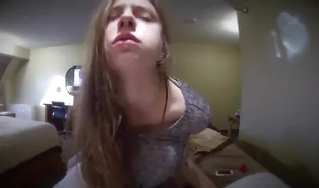 Pelacur cantik suka penis besar seperti orang ini. Dia membohongi keindahan yang ada rubah, membuat mereka berteriak keras dari bokep bokong besar buzz dan maraknya orgasme