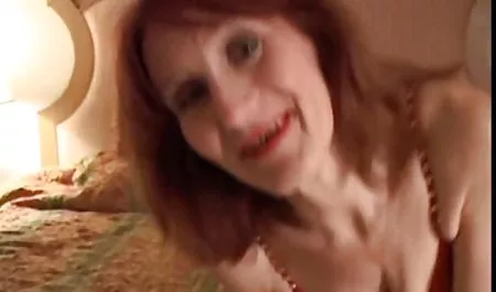 Dua pria melukis rambut cokelat yang cantik untuk dua orang. Pertama dia memberi mereka blowjob. Kemudian mereka menyeberang ke sofa dan masing-masing mengambil satu bokep ibu guru lubang, satu memberi di mulutnya, dan yang kedua menempel di belakang