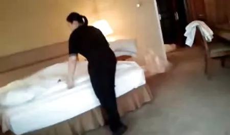 Pria itu dipukul oleh cambuk dan smp bokep 3 gadis bercinta dengan strapon