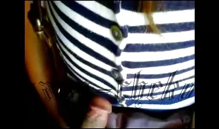 Teman-teman memutuskan olavids untuk bersenang-senang dan setelah minum pacar mereka yang menawan, mulai melecehkannya. Bayi yang gemuk, tanpa ragu, merentangkan kakinya, memungkinkannya untuk menggunakannya