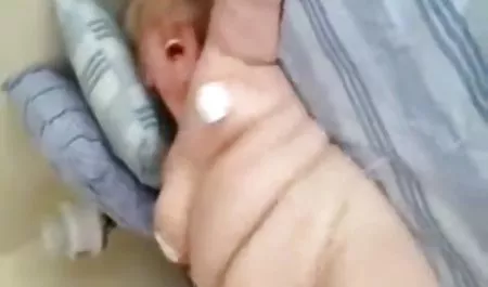 Dua nigga bercinta kontol bokep dildo putih muda mereka dengan ayam besar mereka keras