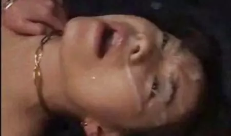 Wanita Jepang bokeb maria ozawa mencoba memasukkan dua penis tebal ke dalam mulutnya sekaligus