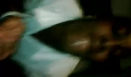 Pirang cantik memberikan wawancara dan keparat dengan nigga video bokep crot