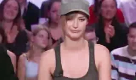 Brunette bokep smp sma muda Abella Danger menjilat anus pirang lesbian