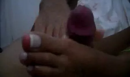 Bril pirang dengan pantat besar bercinta bokep club di anal