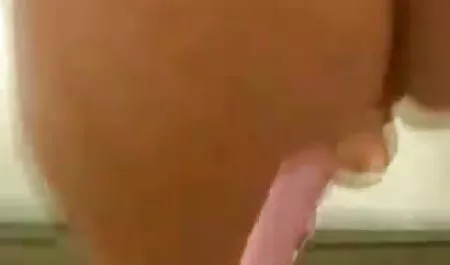 Pelacur muda sama sekali tidak peduli bahwa pria itu dua kali usianya, yang berarti dia dua kali lebih berpengalaman, bernafsu, dan vagina kecilnya bokep lendir akan mendapatkan kesenangan yang wajar