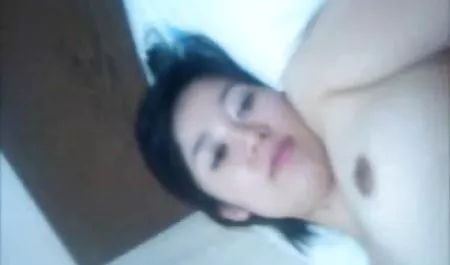 Brunette Gianna Carmen memasukkan mainannya bokeb arab ke dalam vagina blondie