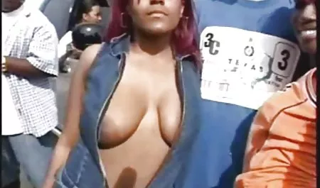 Mengenakan borgol pacarnya, penutup mata, perempuan jalang itu mengenakan strapon tebal di pinggulnya dan menidurinya dengan bokep enak keras di mulut dan pantat, dan pada akhirnya meletakkan botol di pantatnya