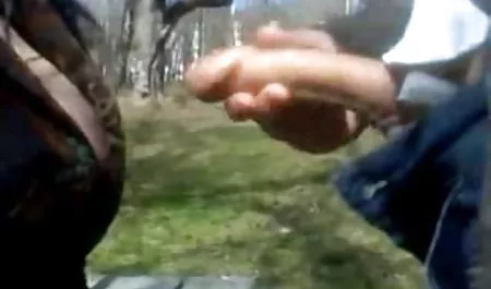 Blondie mengangkat kakinya bokep nakal dan menumbuhkan vagina