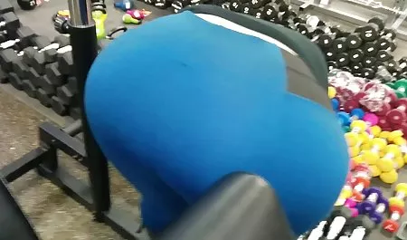 Baby meletakkan video bokep barat terbaru dildo di jarinya dan membelai klitorisnya