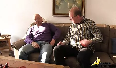 Trans muda bokep di kebun berjari di pagi hari di skype