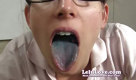 Guru seksi Busty bercinta dengan seorang film bokep durasi panjang pria muda di sebuah bacaan militer