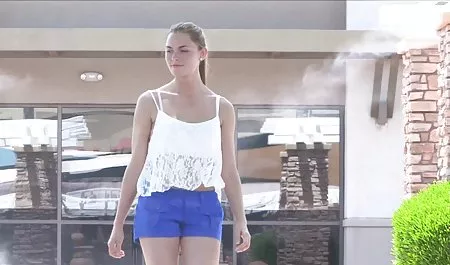 Latina Keisha dengan pantat besar bercinta dan menghisap kontol video bokep artis ke pria tampan di tato