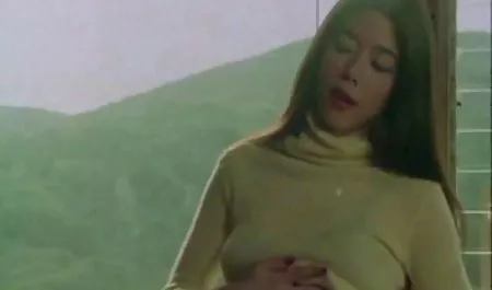 Siswa berambut pirang kacau dengan dekan di bokep hd barat kantor