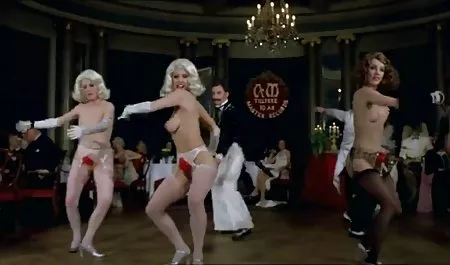 Seorang wanita dewasa yang menawan dan menerima pria dengan boner keras. Dia mendorong penis ke arahnya di pangkal penis, sampai ke telur. Mereka bertarung di pantat dengan memukul dan erangan ibu bokep guru dan murid yang bejat dengan senang hati